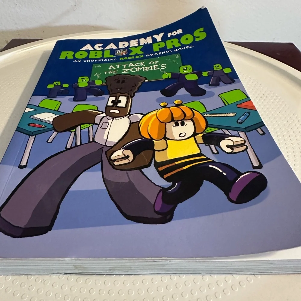 🆕Academy For Roblox Pros Attack of The Zombies Book